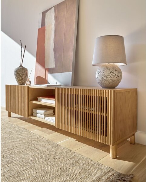 Natúr színű TV-állvány tölgyfa dekorral 180x50 cm Beyla – Kave Home