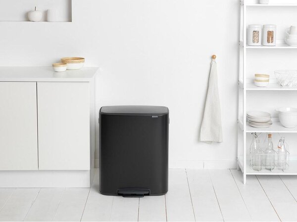 BRABANTIA Bo Pedal Bin pedálos hulladékgyűjtő szagmentesen záródó Soft-Close fedél műanyag tartály 60L - M méret acél matt fekete - 211362
