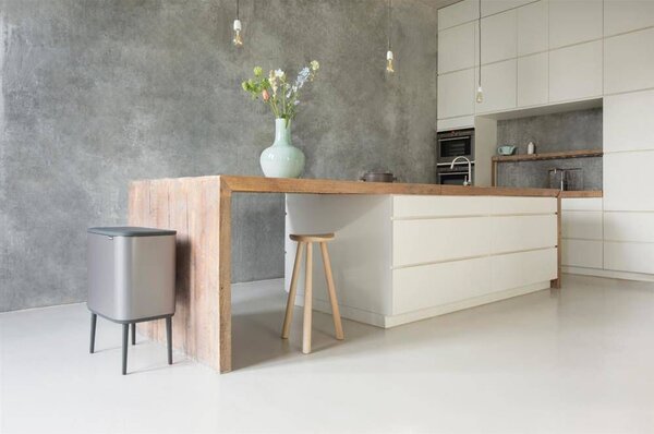 Brabantia Bo Touch Bin nyomófedeles szelektív hulladékgyűjtő, magasított, lábakon álló, műanyag tartály, 3x11L - X méret, acél, platinaszürke - 316043