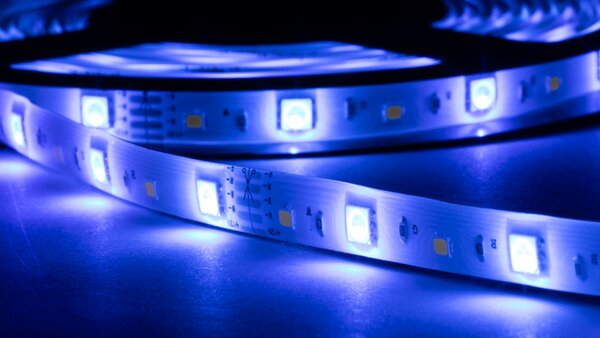 LED szalag szet, kültéri 220-240V, 50Hz, 83lm/W, 4.8W/m,400lm/m W=10m, 2m, RGBW, IP44