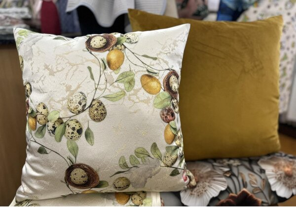 Húsvéti jacquard párnahuzat tojás és fészek motívummal