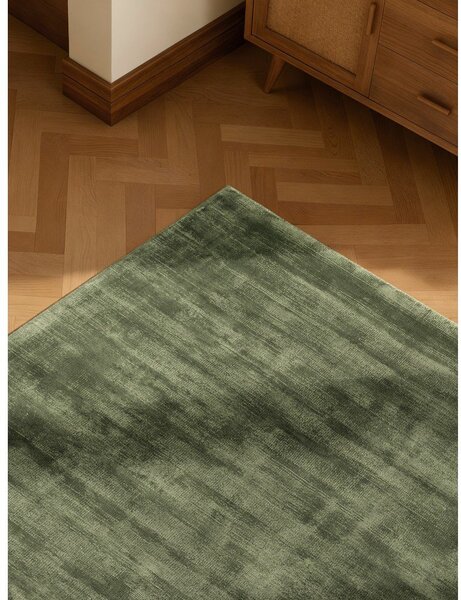 Zöld kézi szövésű viszkóz szőnyeg 80x150 cm Noemi – Vikosa