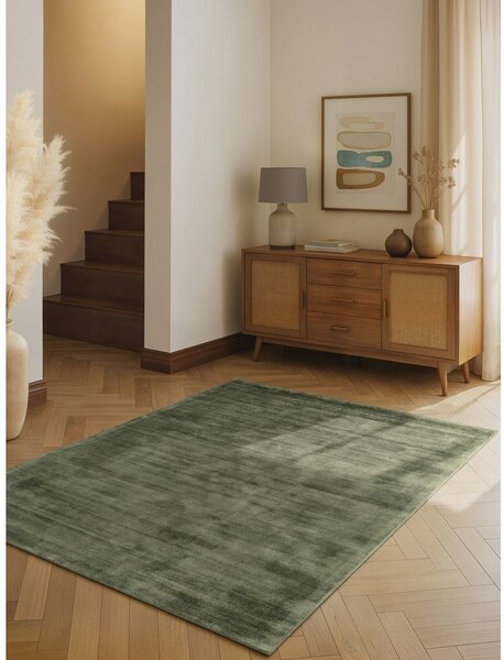 Zöld kézi szövésű viszkóz szőnyeg 80x150 cm Noemi – Vikosa