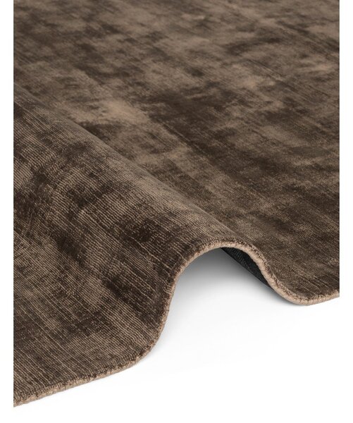 Barna kézi szövésű viszkóz szőnyeg 120x180 cm Noemi – Vikosa