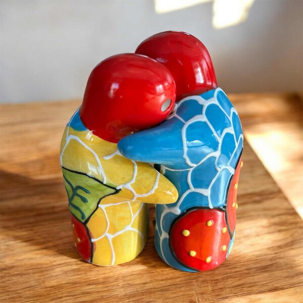 Mediterrán virágmintás kerámia só- és borsszóró pár (8 × 5 cm)