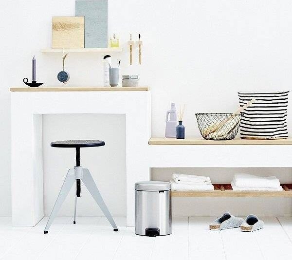 BRABANTIA NewIcon pedálos hulladékgyűjtő szagmentesen záródó Soft-Close fedél műanyag tartály 5L - W méret r.m. acél selyem - 112645