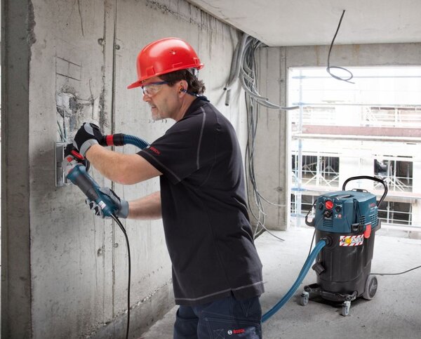 Bosch Professional GAS 55 M AFC nedves/ száraz porszívó (06019C3300)