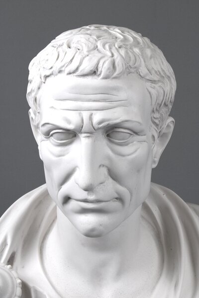 Julius Caesar tógában - Mellszobor márvány luxus lakberendezés görög