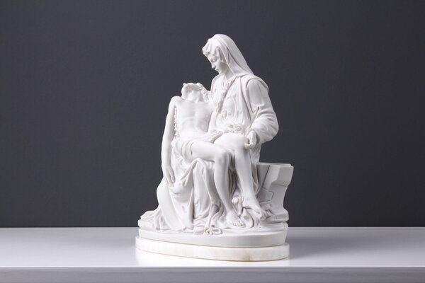 Michelangelo Pieta szobor márvány luxus lakberendezés