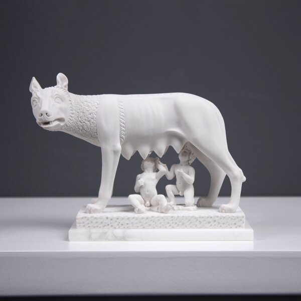 Capitoliumi farkas szobor Romulus és Remus a nőstényfarkassal márvány