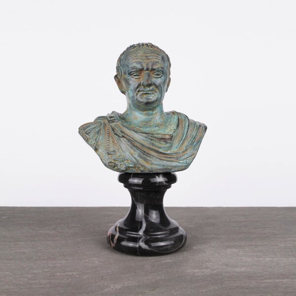 Vespasianus Mellszobor (Bronz) kis miniszobor zöld múzeum