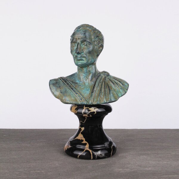 Julius Cézár Mellszobor (Bronz) kis miniszobor zöld múzeum