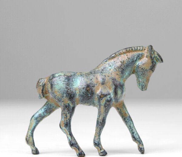 Csikó szobor (Zöld bronz) - fiatal csikó kis szobor figura