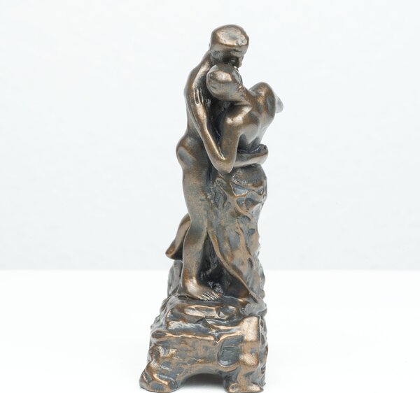 A keringő szobor (kicsi, La Valse szobor Claudel műve) romantikus