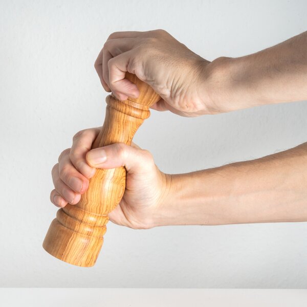 Kézműves olajfa borsőrlő – hagyományos (21 cm)