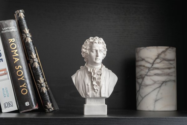 Goethe márvány mellszobor – német költő neoklasszikus dekor