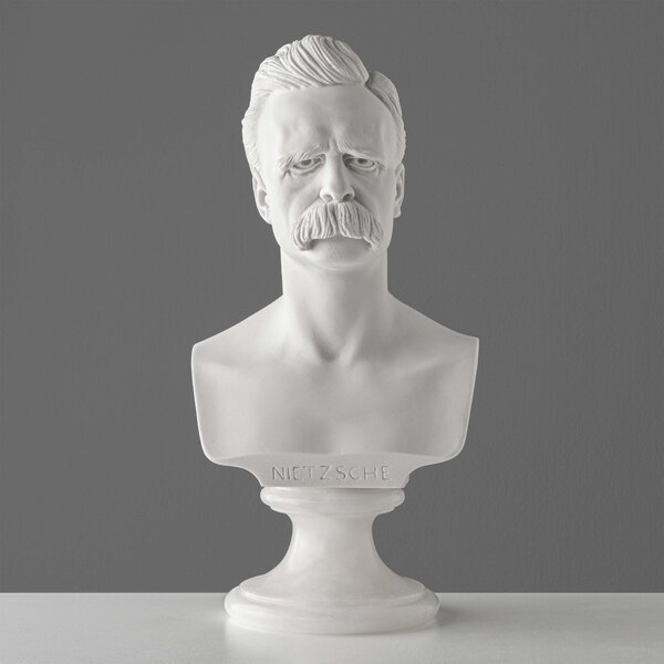 Friedrich Nietzsche mellszobor — a modern filozófia formálója