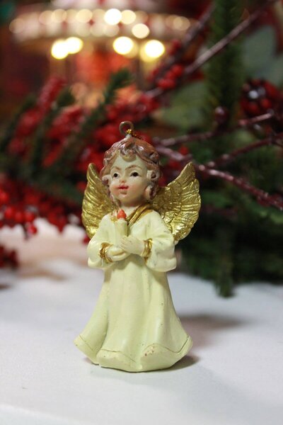 Krémszínű felfüggeszthető angyal karácsonyfadísz