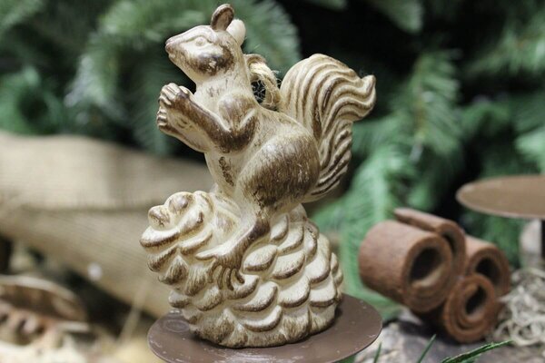 Barna karácsonyfadísz mókus 10cm