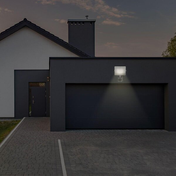 V-TAC mozgásérzékelős LED reflektor 30W meleg fehér Samsung chip - SKU 457