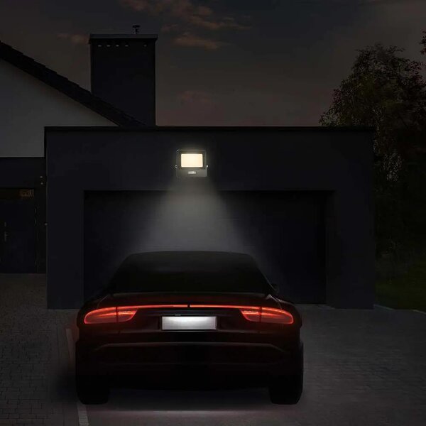 V-TAC beépített mozgásérzékelős LED reflektor 30W hideg fehér, fekete házzal - SKU 20288