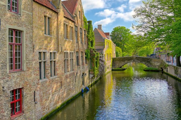 Vlies Fotótapéta - The canals of Bruges - 375x250 cm