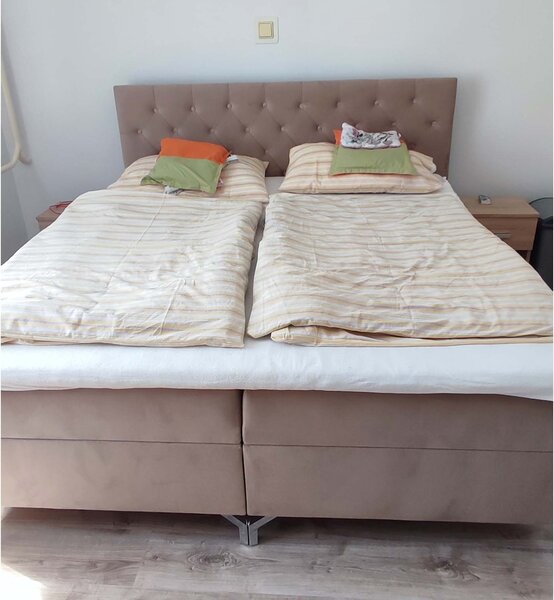 Wilsondo GULIETTE ágyneműtartós kárpitozott boxspring ágy matracokkal 140x200 - bézs