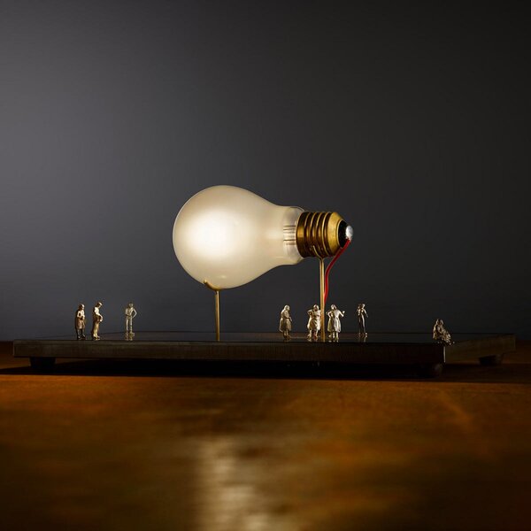 Asztali lámpa Ingo Maurer, I Ricchi Poveri Monument, dimmable, Fekete, Nappali, Fém, Dizájn
